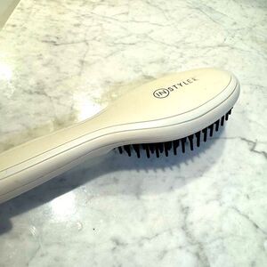 Instyler Ceramic STRAIGHT UP STRAIGHTENING BRUSH hair straightening brush white